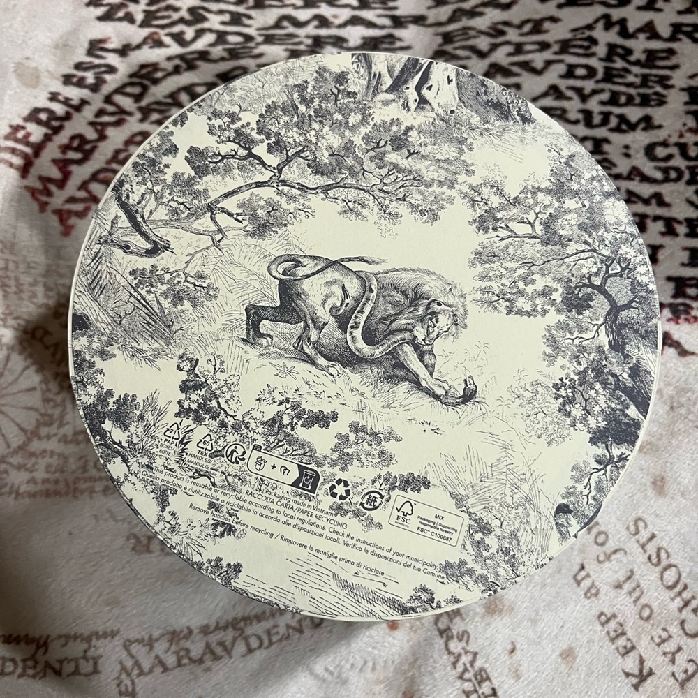 Christian Dior Classic Toile de Jouy Gift Box - Picture 2 of 4
